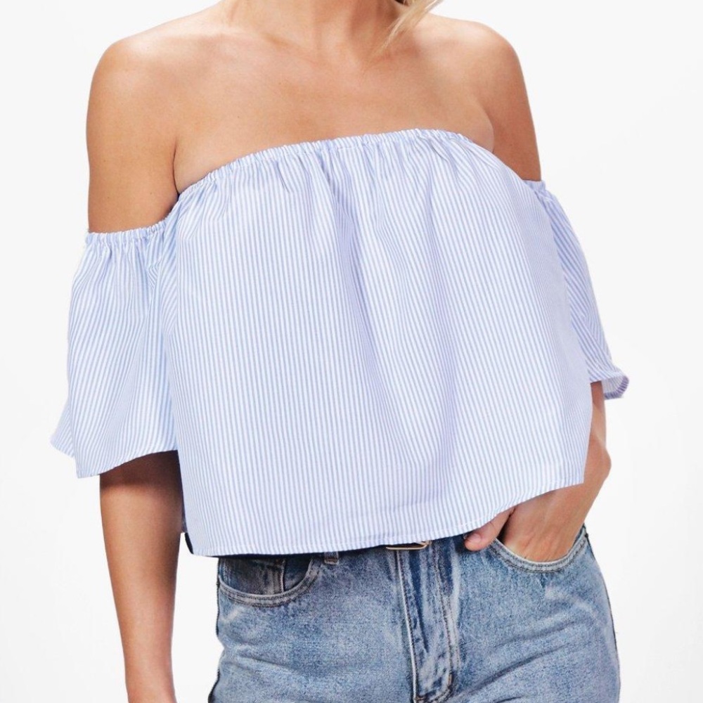 NWT Boohoo Off the shoulder top